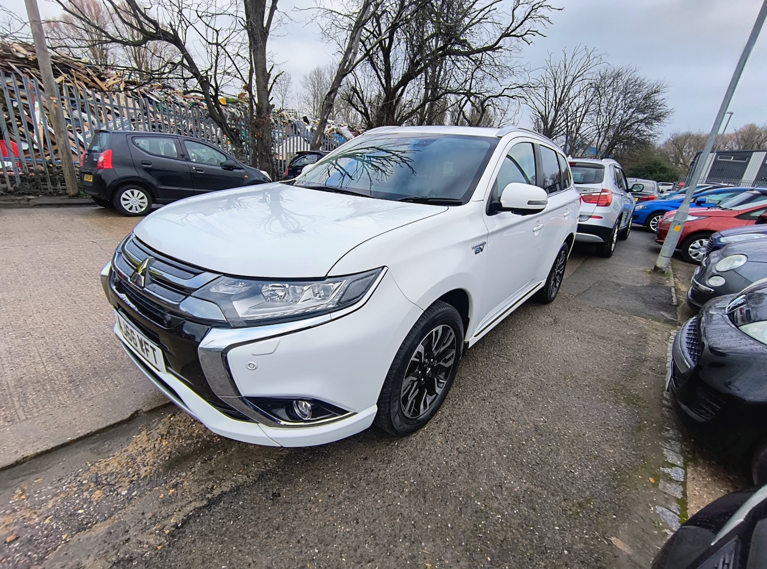 Used Mitsubishi Outlander 2017 for sale - 77233824: Photo 2