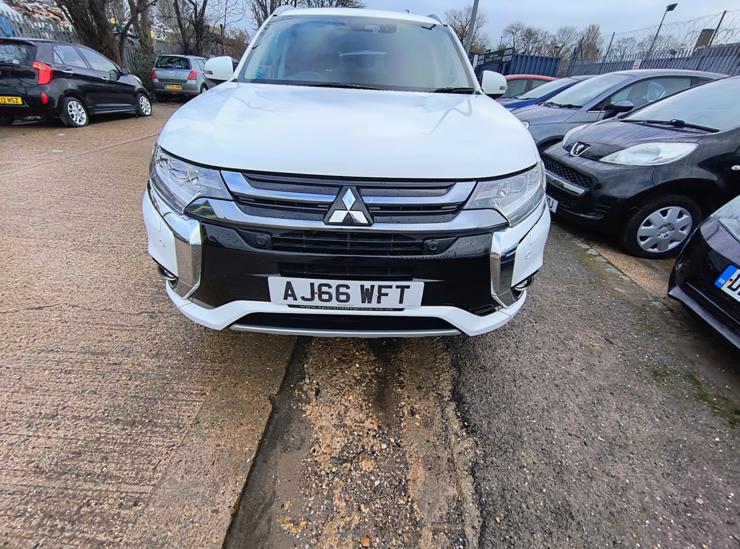 Used Mitsubishi Outlander 2017 for sale - 77233824: Photo 3