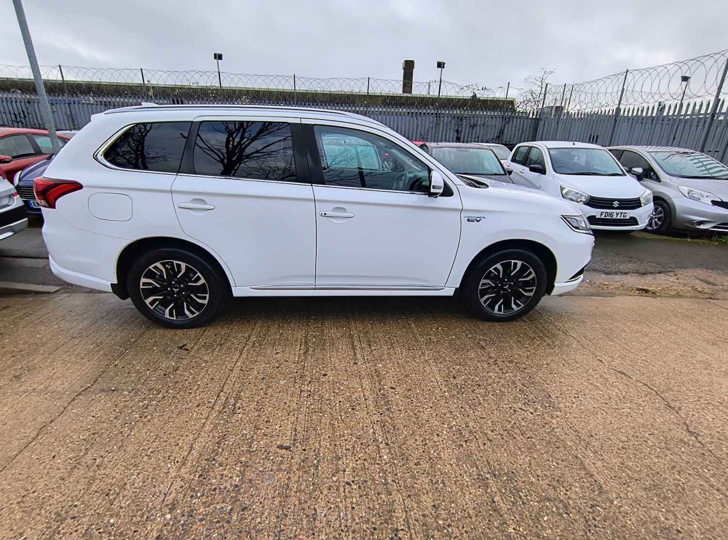 Used Mitsubishi Outlander 2017 for sale - 77233824: Photo 5