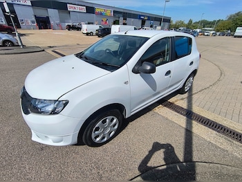 Used Dacia Sandero 2014 for sale - 79404738: Photo