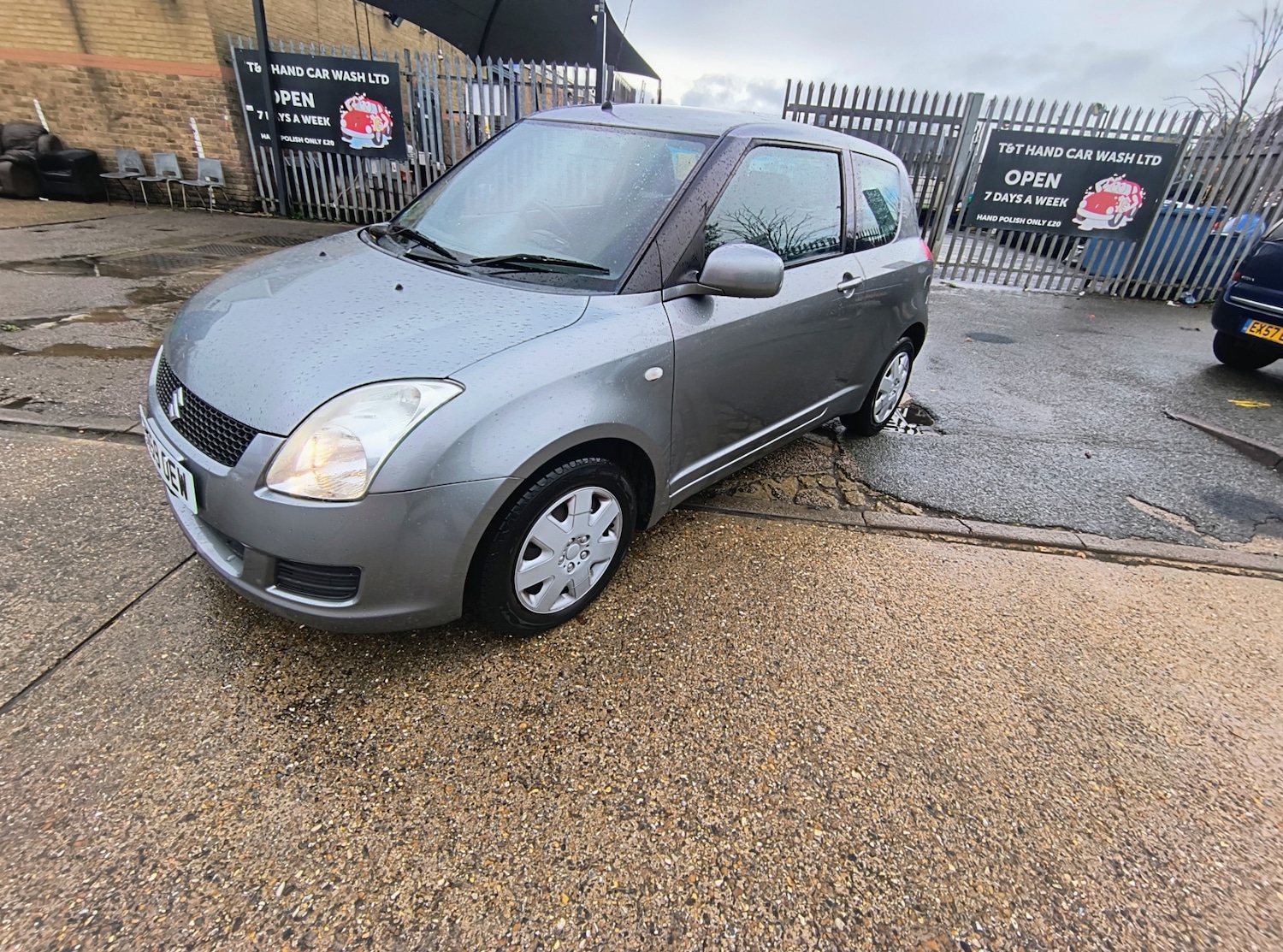 Used Suzuki Swift 2010 for sale - 76321759: Photo 1