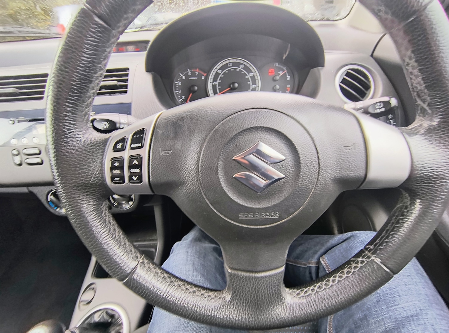 Used Suzuki Swift 2010 for sale - 76321759: Photo 12