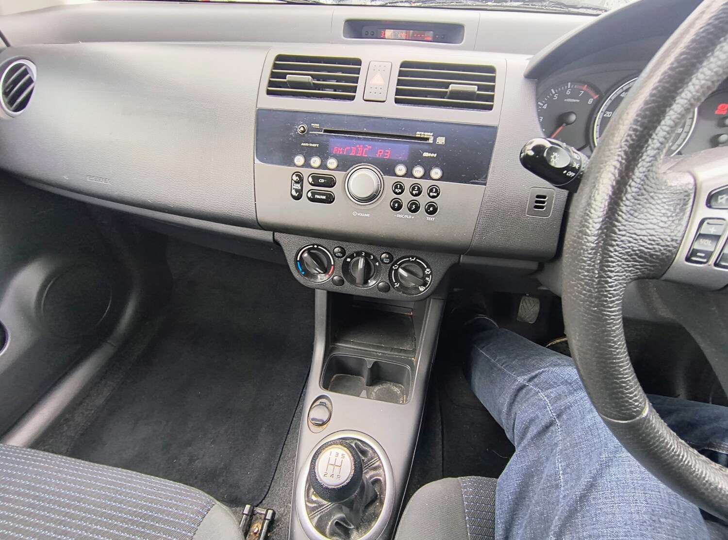 Used Suzuki Swift 2010 for sale - 76321759: Photo 14