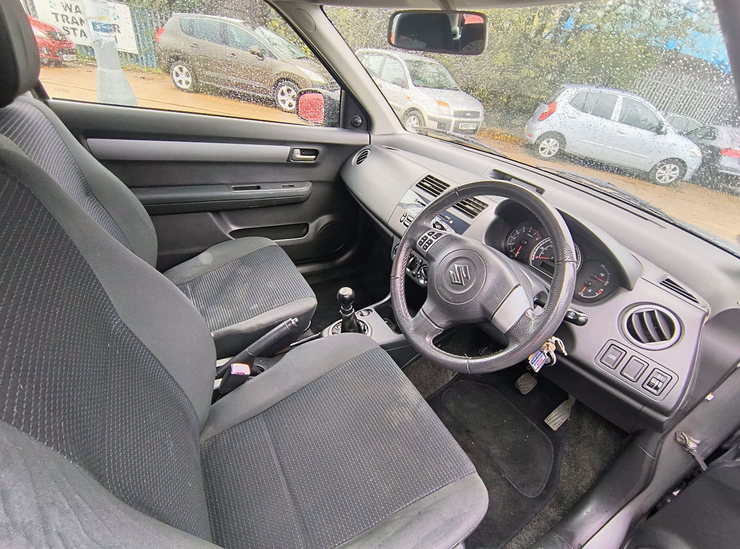 Used Suzuki Swift 2010 for sale - 76321759: Photo 15