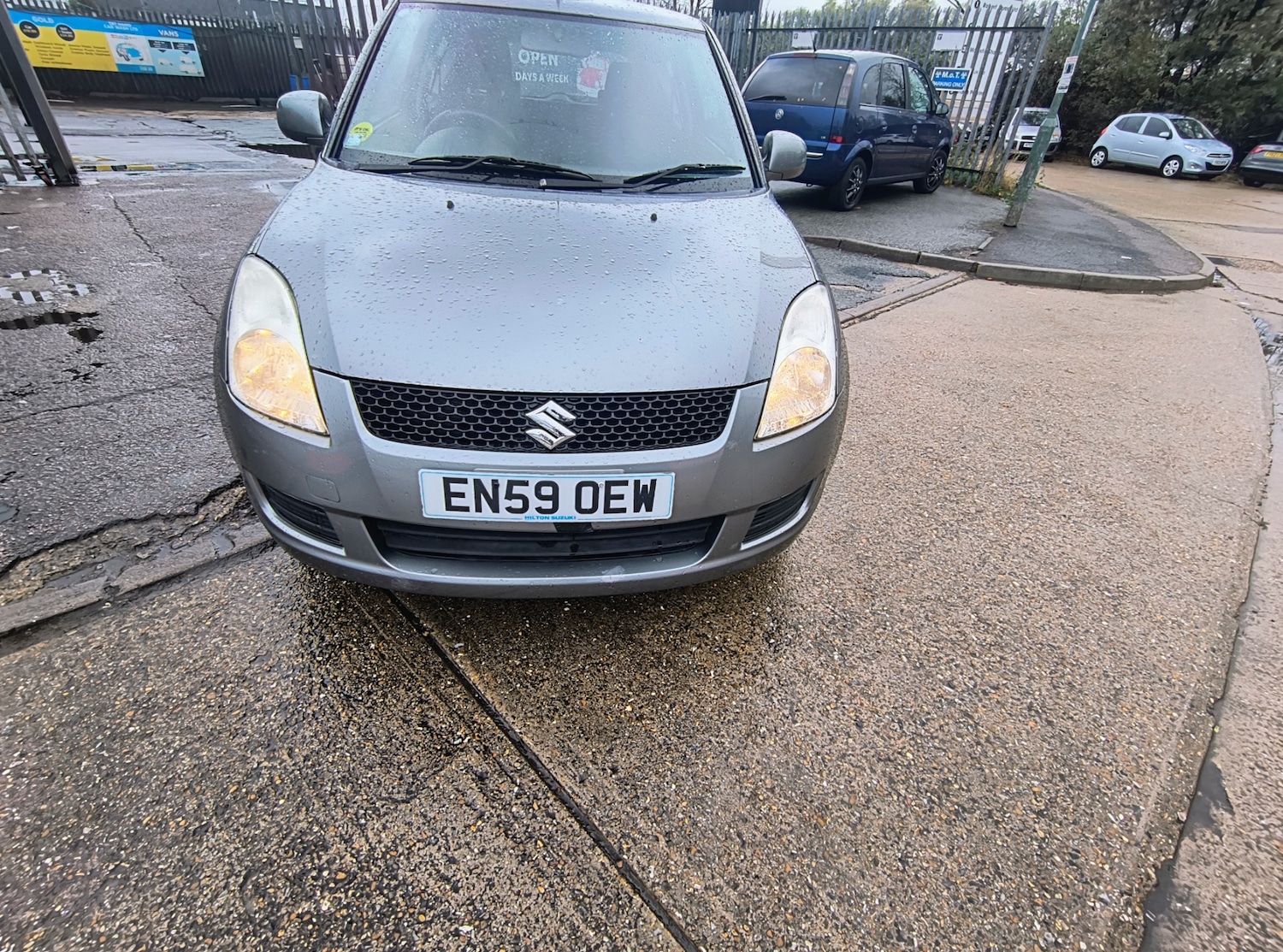 Used Suzuki Swift 2010 for sale - 76321759: Photo 2