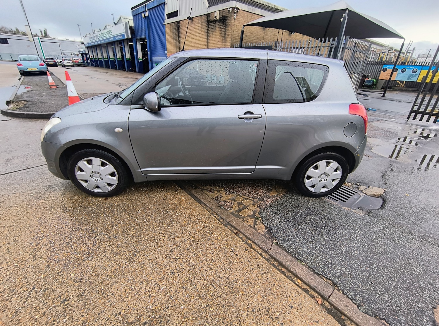 Used Suzuki Swift 2010 for sale - 76321759: Photo 5
