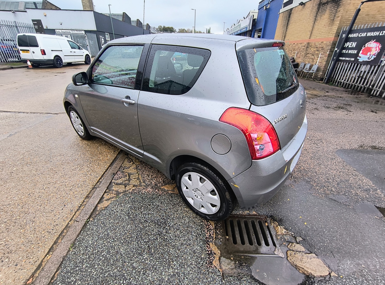 Used Suzuki Swift 2010 for sale - 76321759: Photo 6