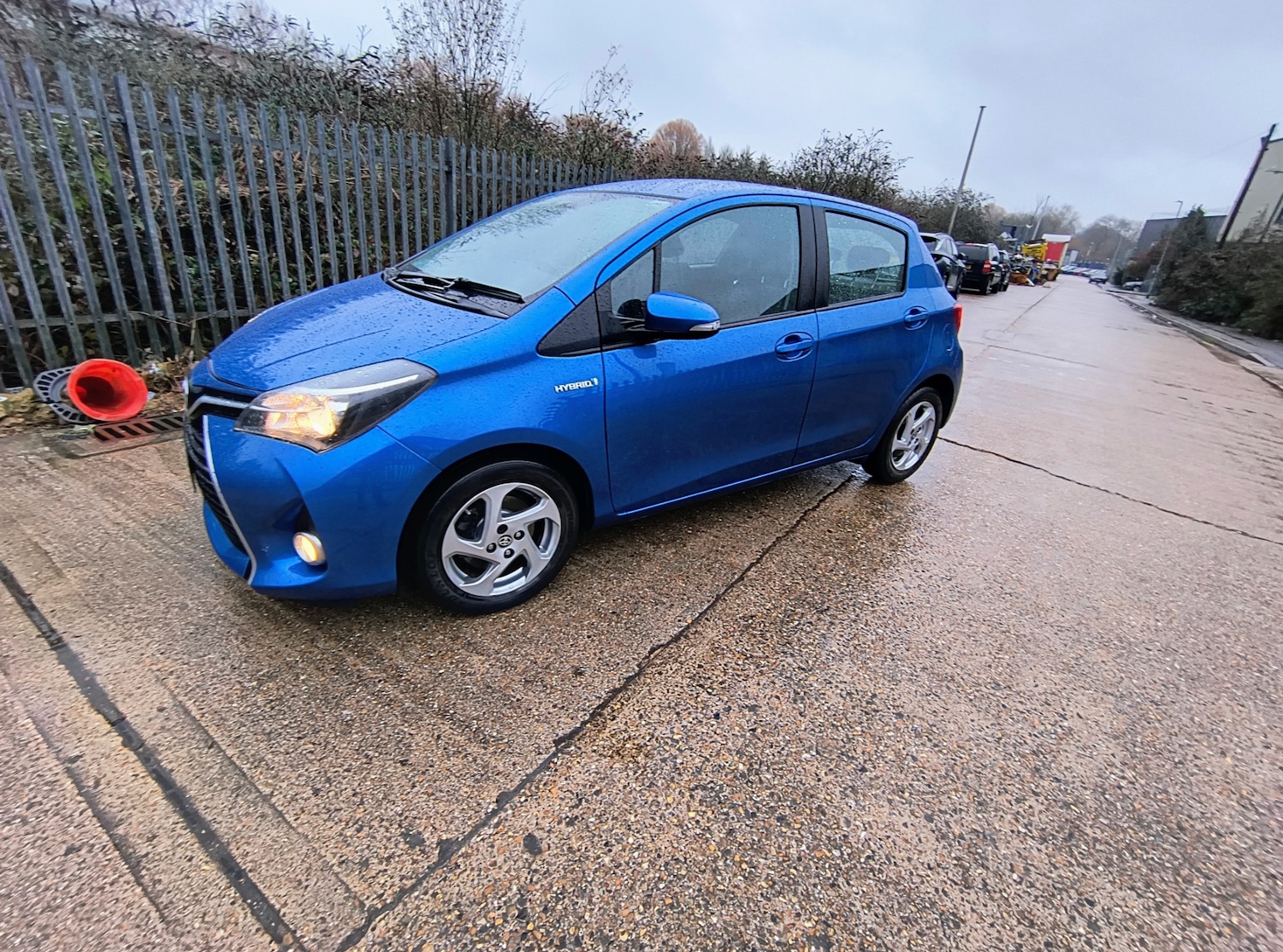 Used Toyota Yaris 2015 for sale - 77221053: Photo 2