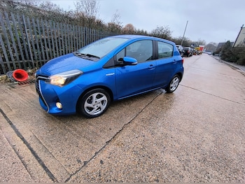 Used Toyota Yaris 2015 for sale - 77221053: Photo