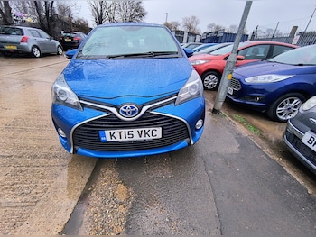 Used Toyota Yaris 2015 for sale - 77221053: Photo