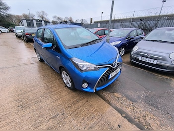 Used Toyota Yaris 2015 for sale - 77221053: Photo