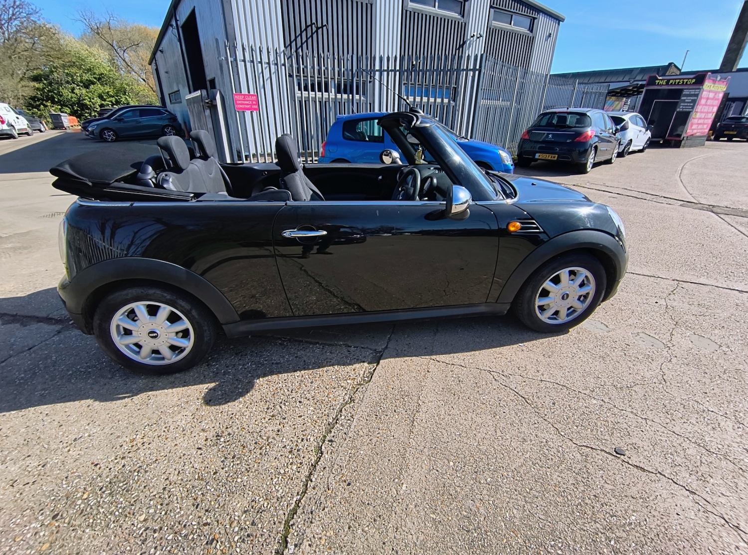 Used MINI Convertible 2012 for sale - 77974010: Photo 2