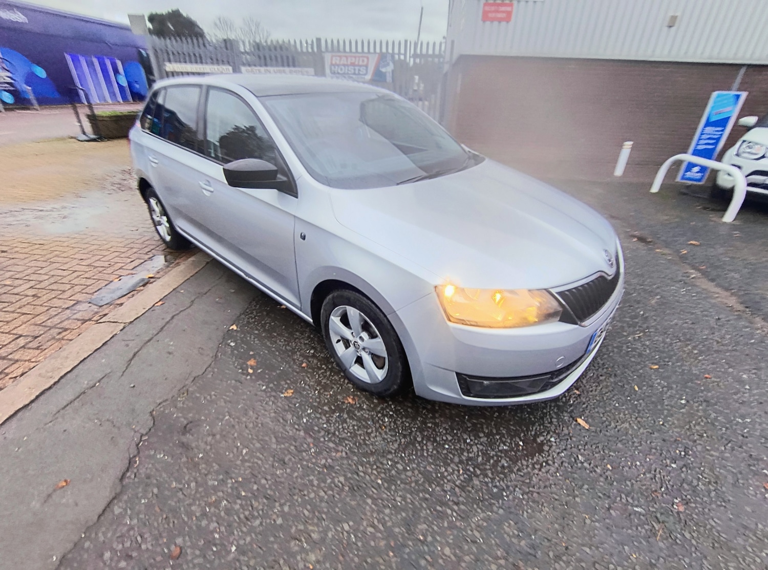 Used Skoda Rapid Spaceback 2014 for sale - 76664304: Photo 2
