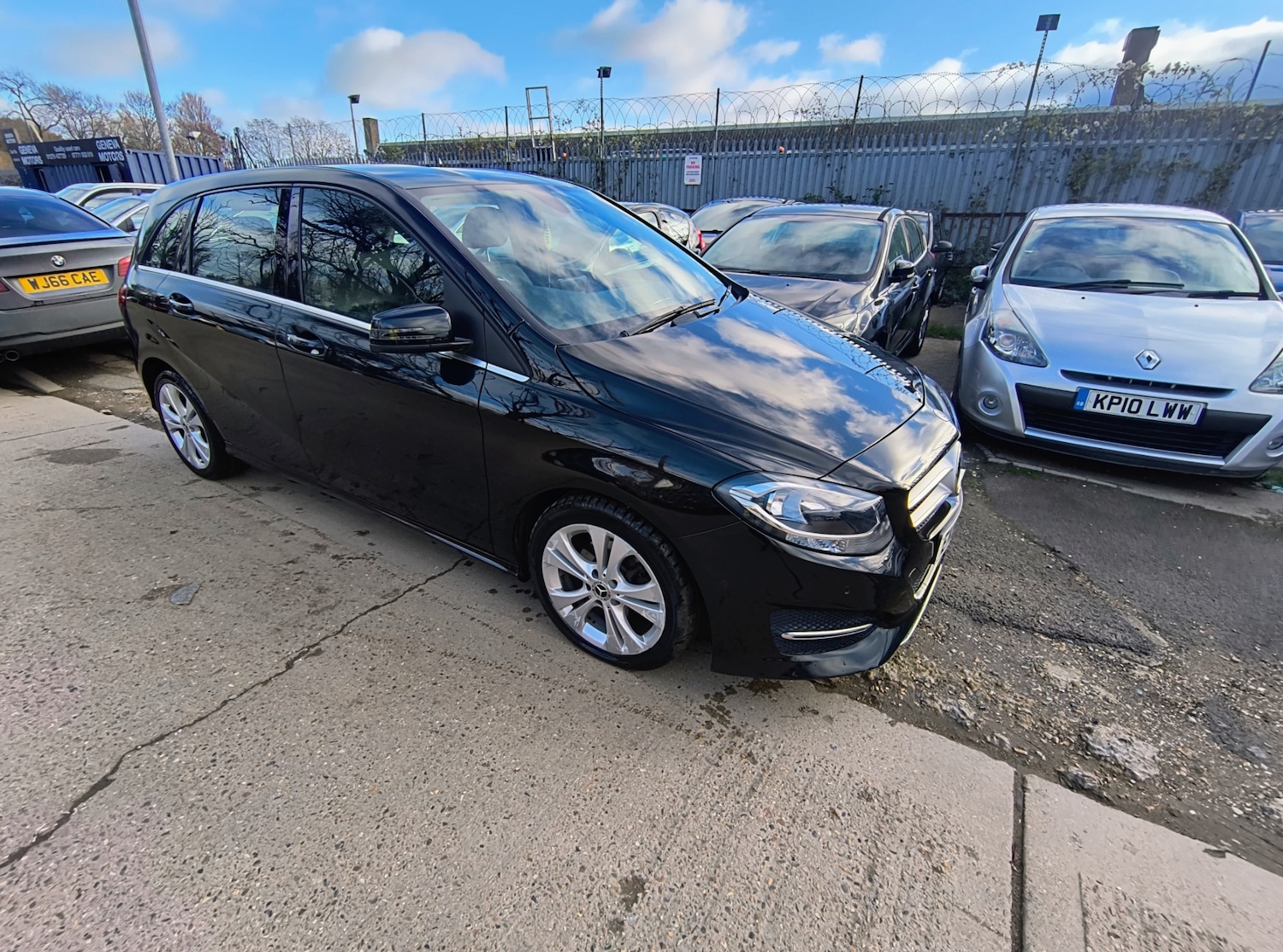 Used Mercedes-Benz B Class 2017 for sale - 76706206: Photo 1