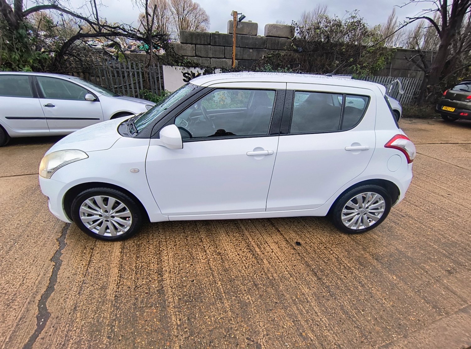 Used Suzuki Swift 2012 for sale - 76748991: Photo 5