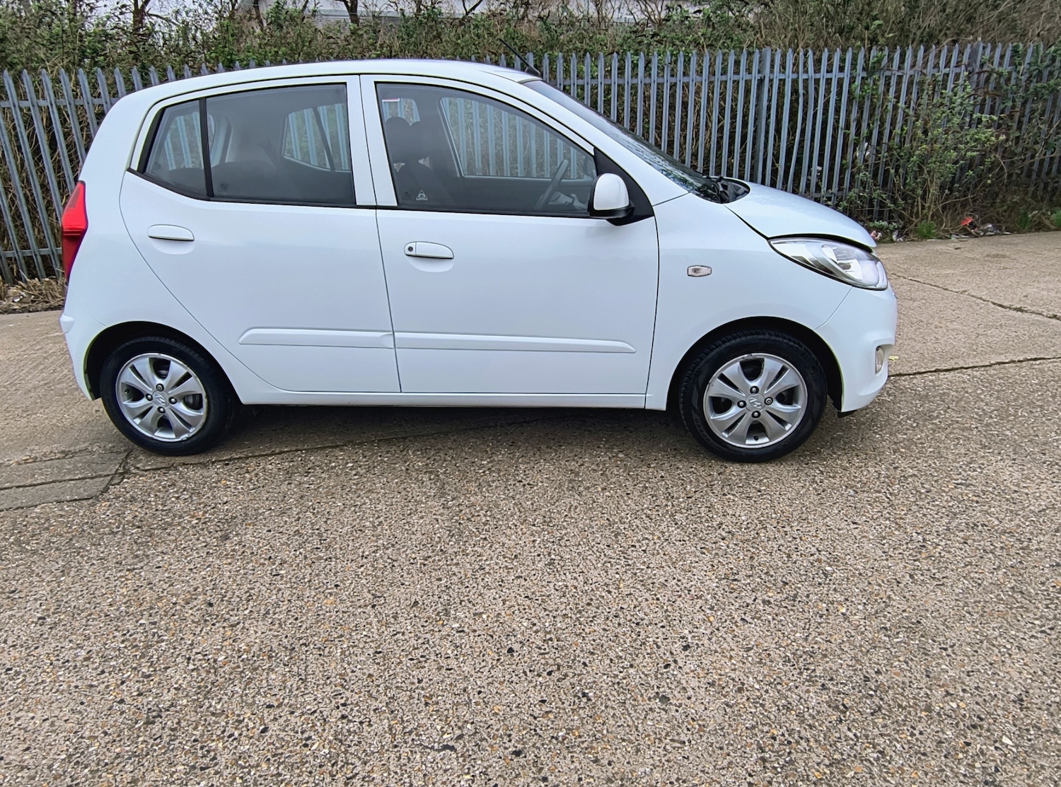 Used Hyundai i10 2013 for sale - 77915459: Photo 3