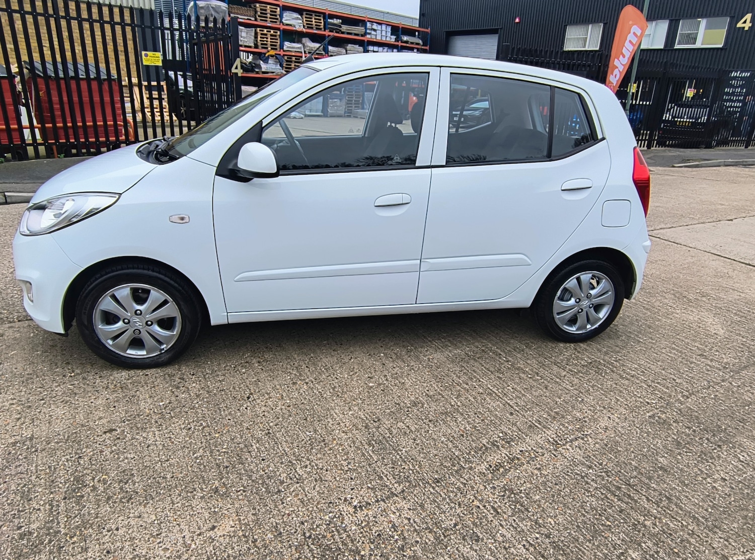 Used Hyundai i10 2013 for sale - 77915459: Photo 6