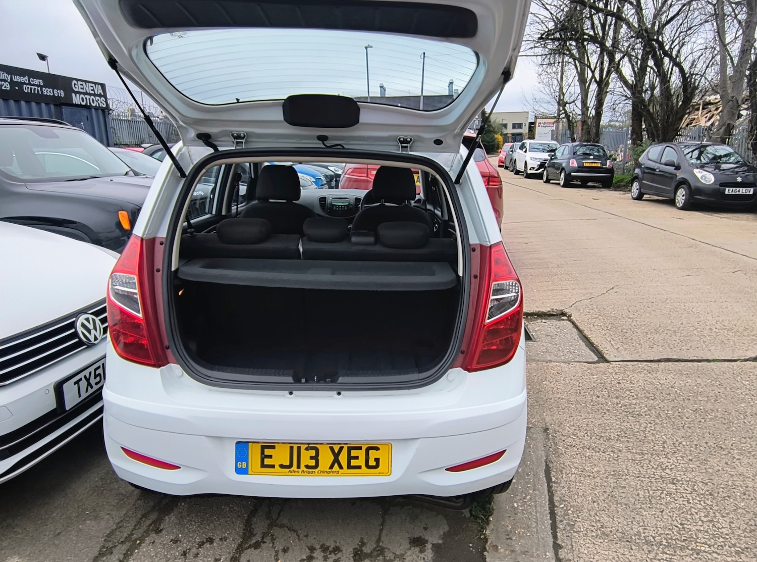 Used Hyundai i10 2013 for sale - 77915459: Photo 9