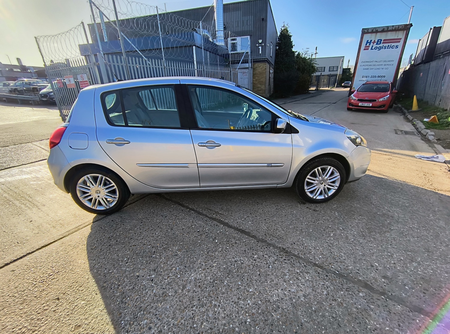 Used Renault Clio 2010 for sale - 76599537: Photo 1