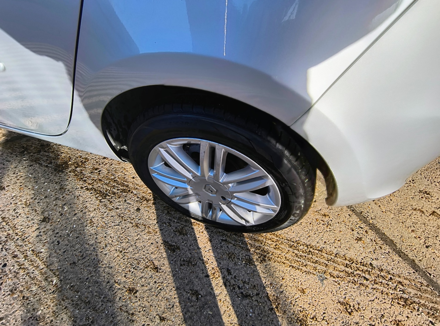 Used Renault Clio 2010 for sale - 76599537: Photo 16