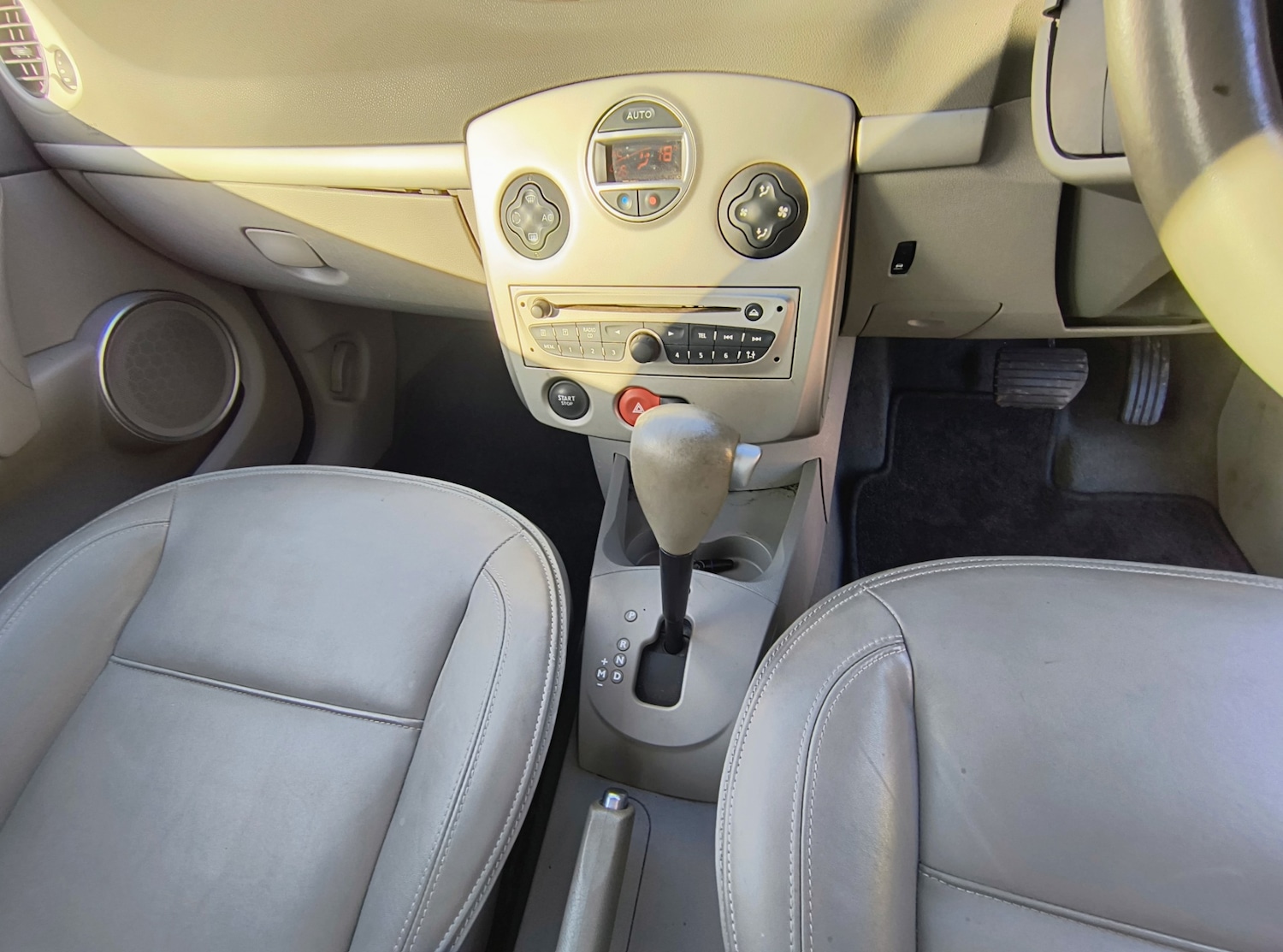 Used Renault Clio 2010 for sale - 76599537: Photo 18