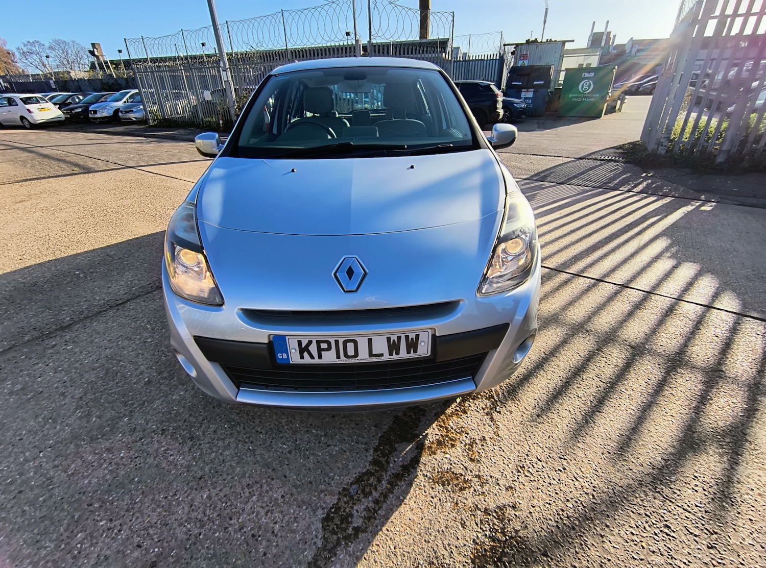 Used Renault Clio 2010 for sale - 76599537: Photo 2
