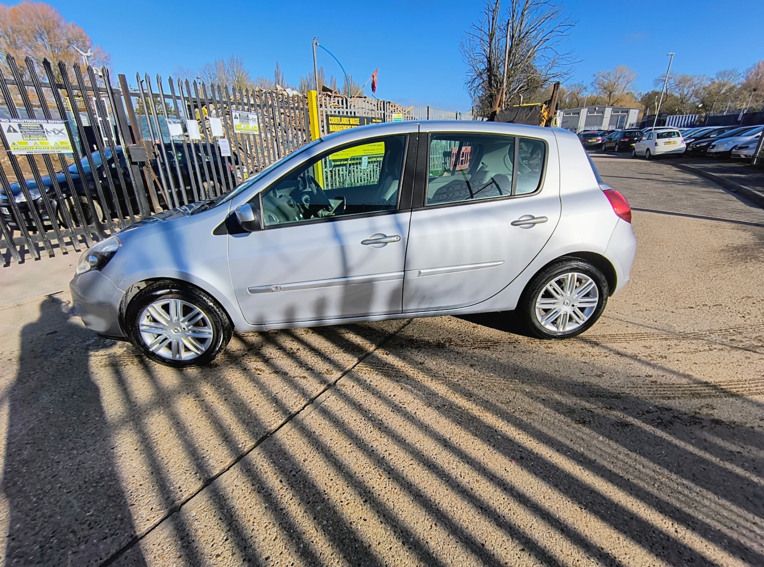Used Renault Clio 2010 for sale - 76599537: Photo 5