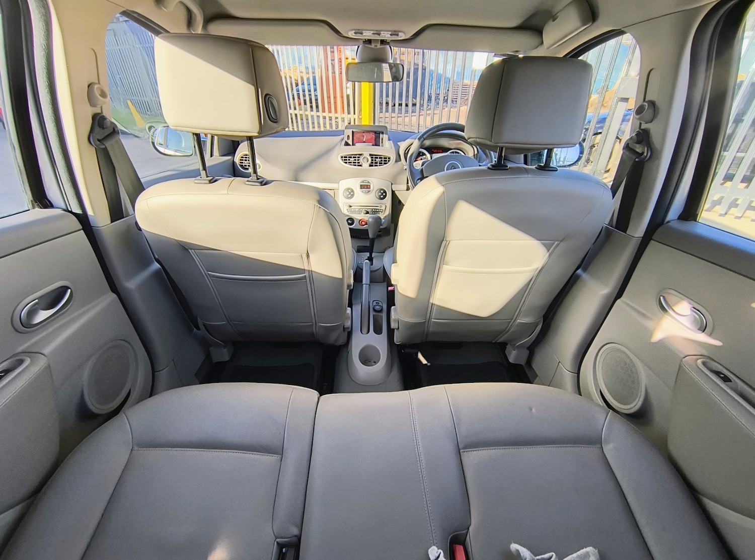 Used Renault Clio 2010 for sale - 76599537: Photo 9