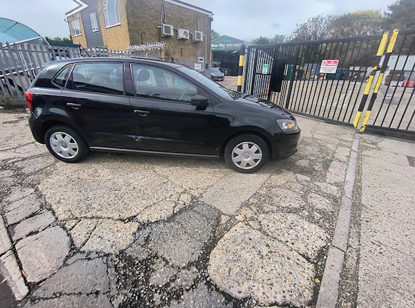 Used Volkswagen Polo 2011 for sale - 76170940: Photo 4