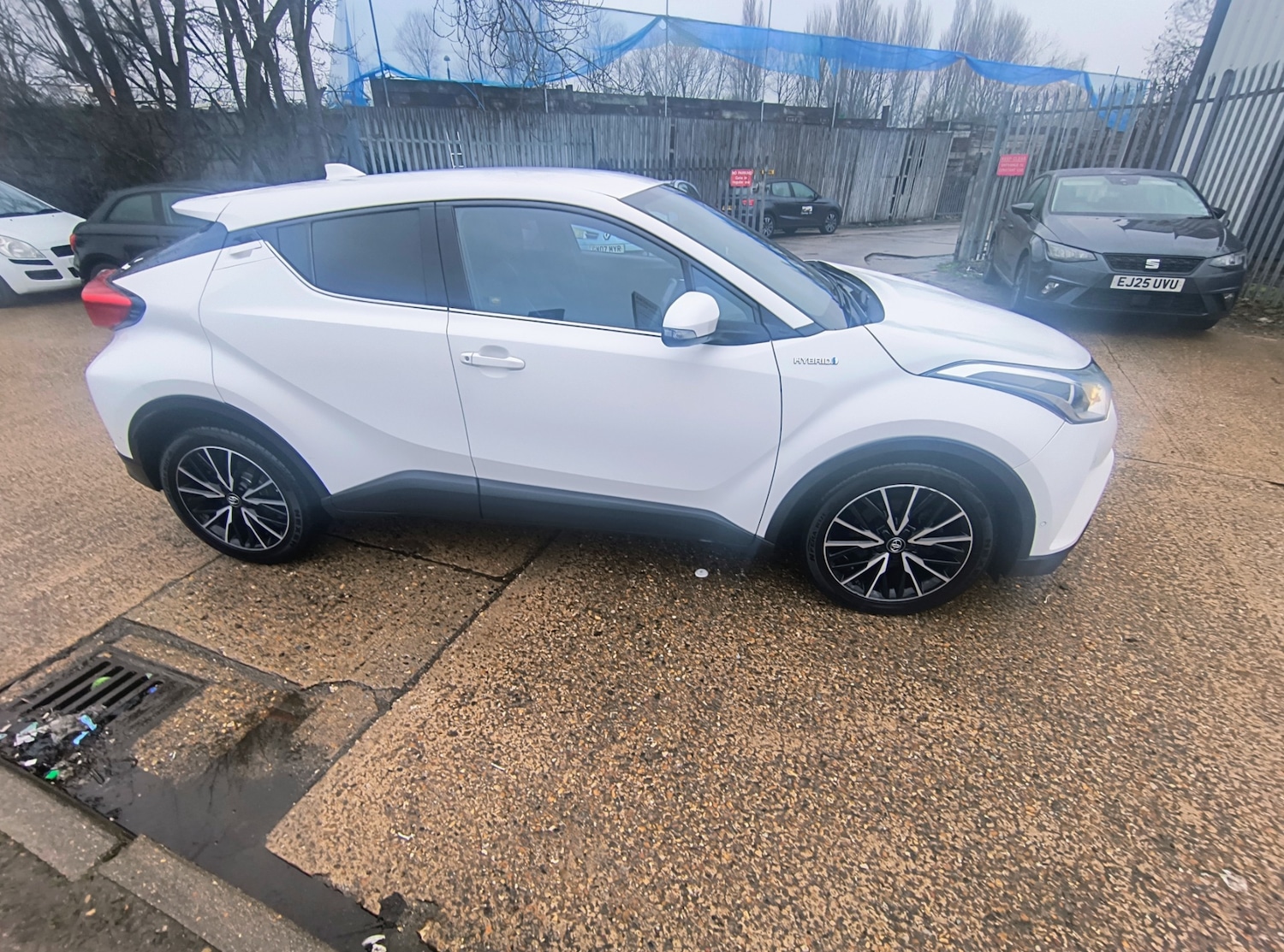 Used Toyota C-HR 2017 for sale - 77409248: Photo 4