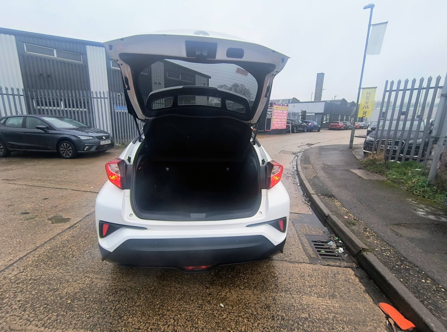 Used Toyota C-HR 2017 for sale - 77409248: Photo 8