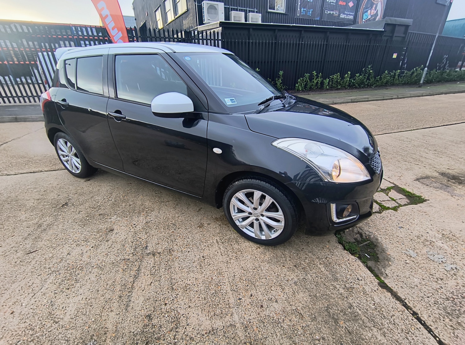 Used Suzuki Swift 2014 for sale - 76972117: Photo 1