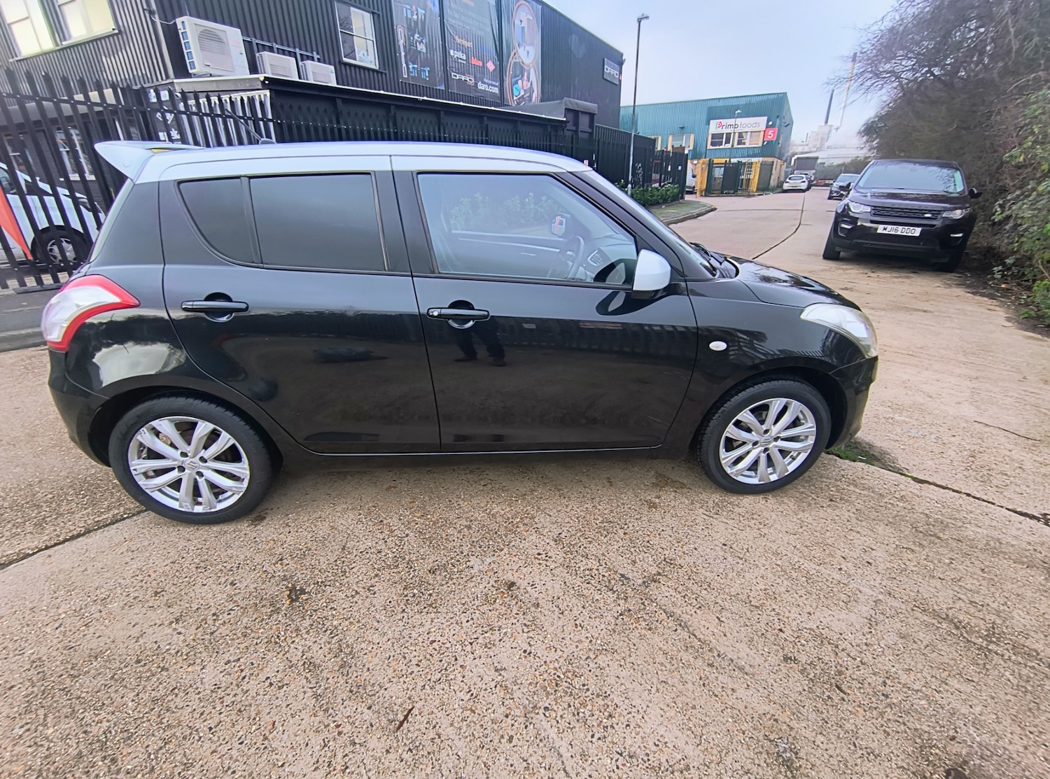 Used Suzuki Swift 2014 for sale - 76972117: Photo 3