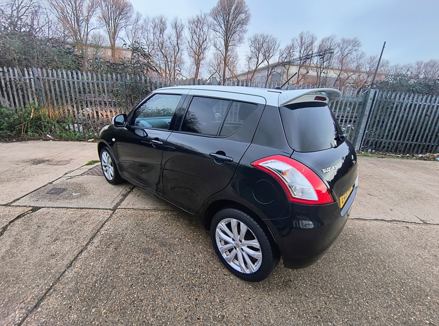 Used Suzuki Swift 2014 for sale - 76972117: Photo 6