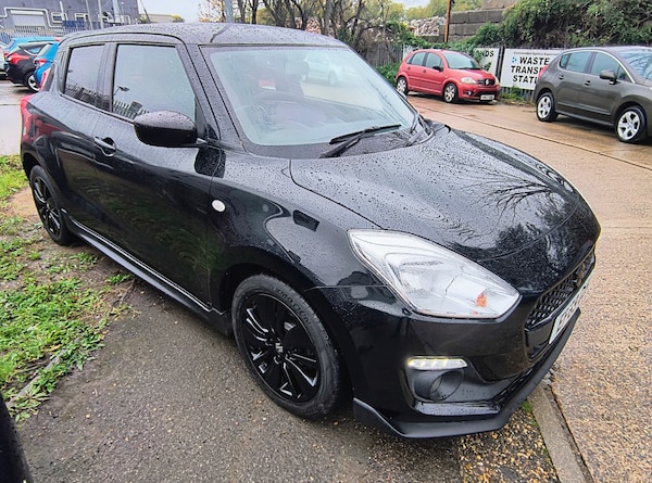 Used Suzuki Swift 2020 for sale - 76157512: Photo 1