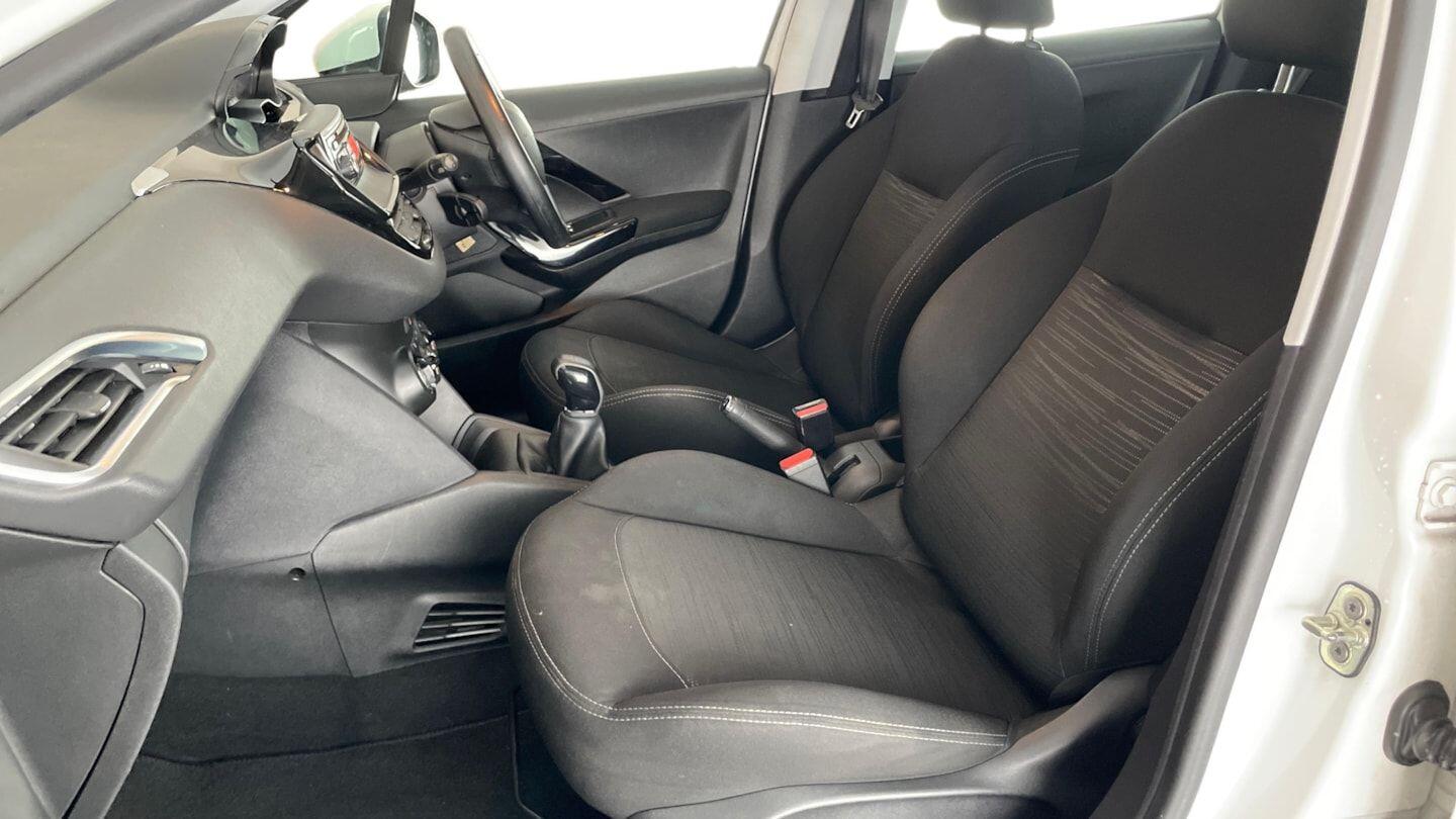 Used Peugeot 208 2014 for sale - 76349336: Photo 11