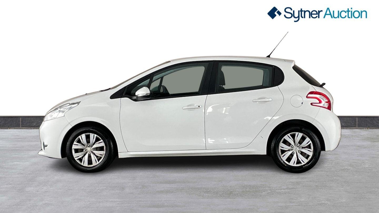 Used Peugeot 208 2014 for sale - 76349336: Photo 2