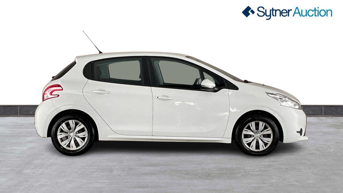 Used Peugeot 208 2014 for sale - 76349336: Photo 3