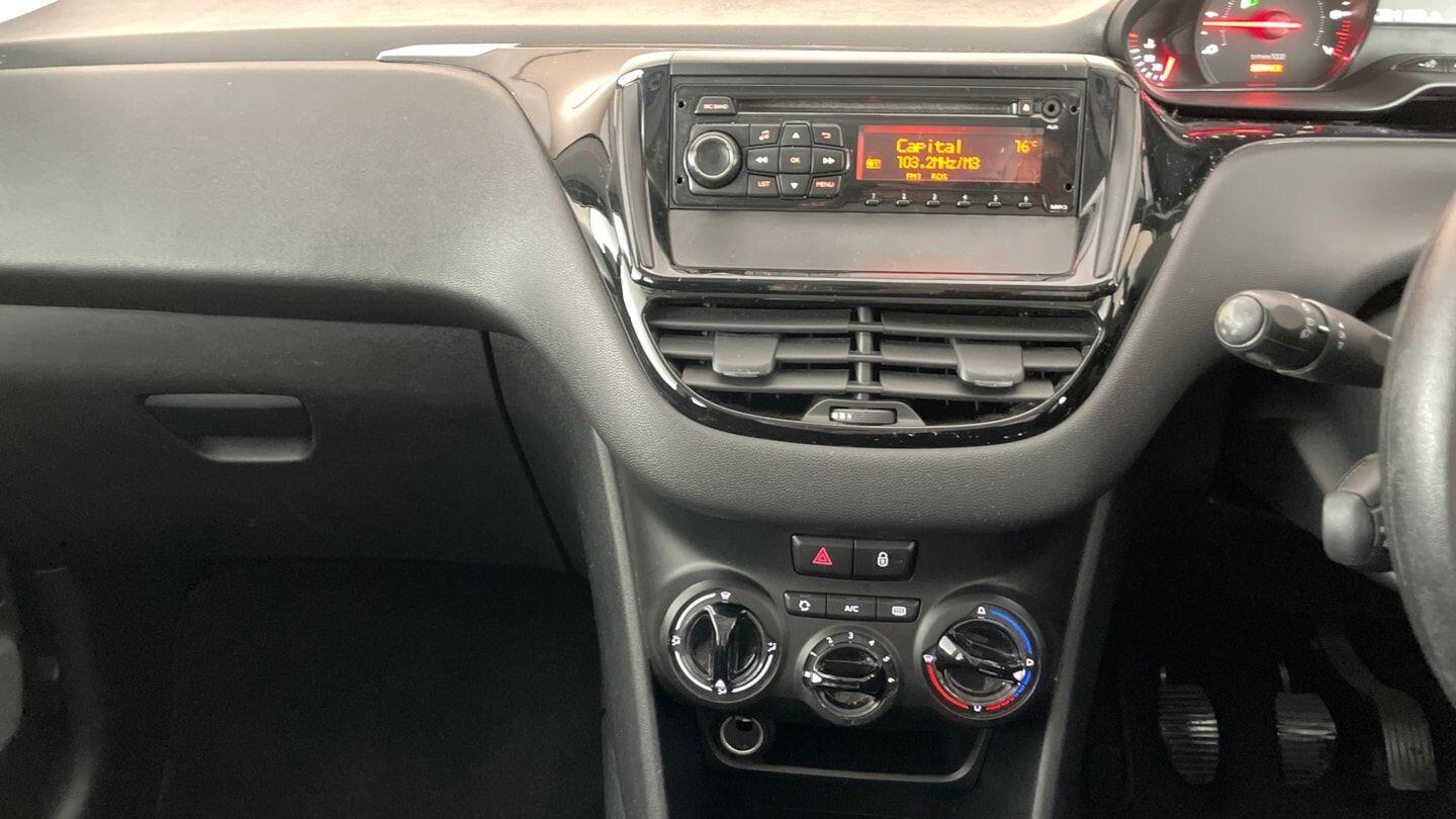 Used Peugeot 208 2014 for sale - 76349336: Photo 5