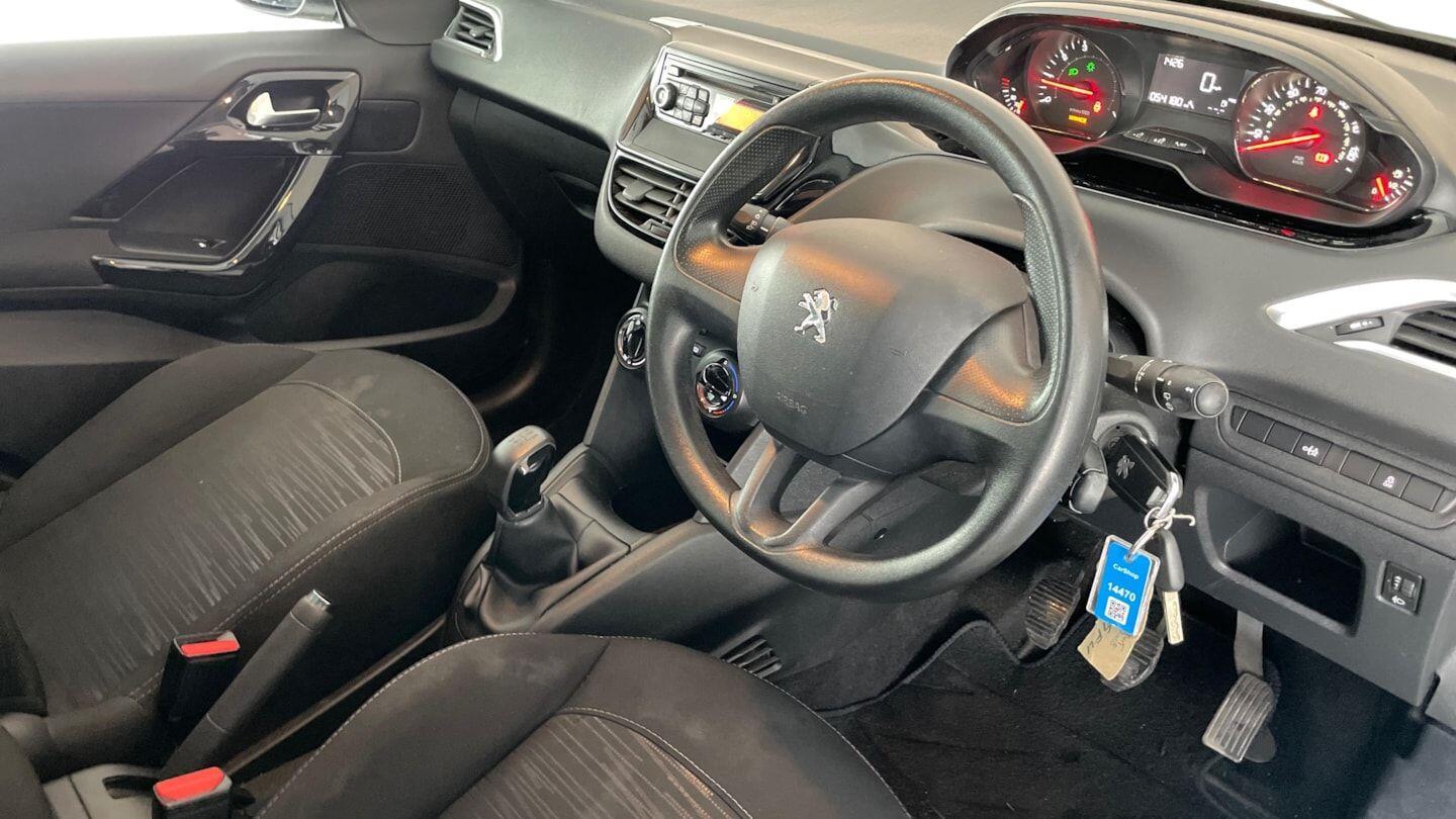 Used Peugeot 208 2014 for sale - 76349336: Photo 6