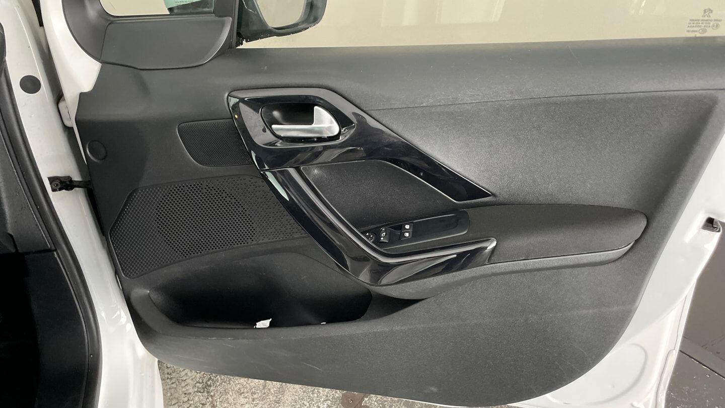 Used Peugeot 208 2014 for sale - 76349336: Photo 8