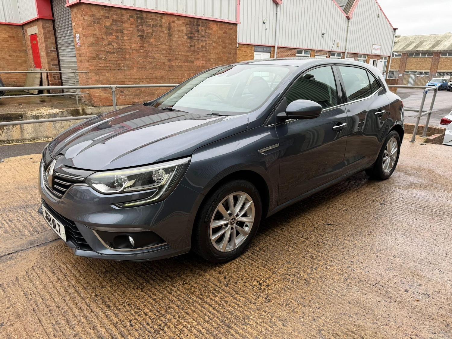 Used Renault Megane 2017 for sale - 76260019: Photo 3
