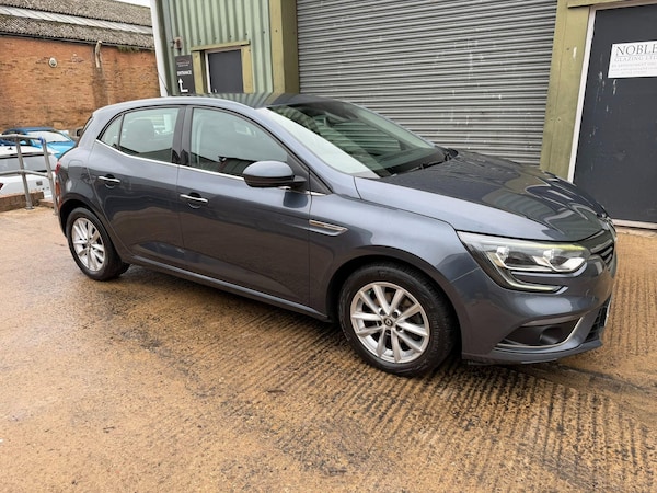 Used Renault Megane 2017 for sale - 76260019: Photo 5