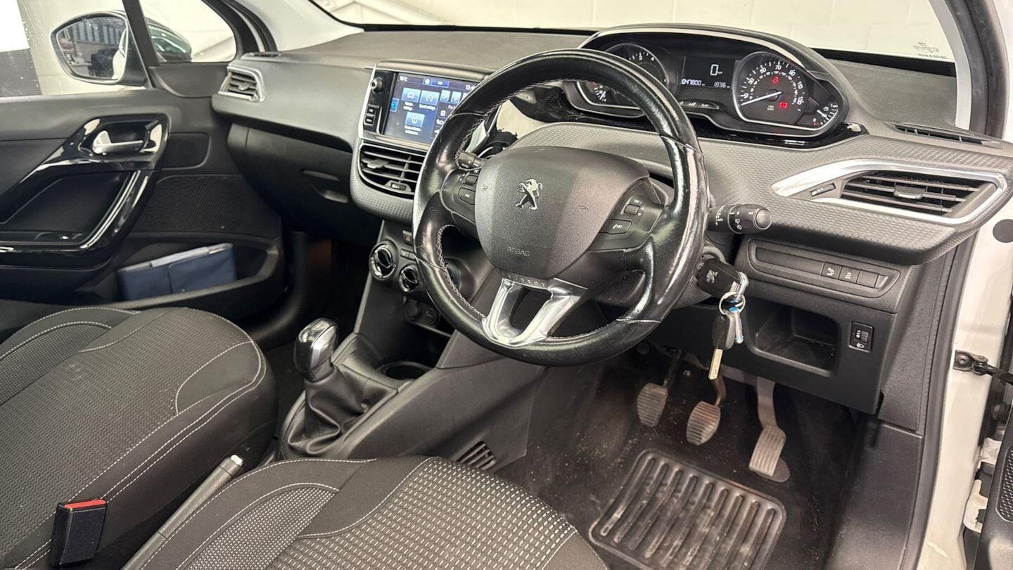 Used Peugeot 208 2016 for sale - 76166409: Photo 5