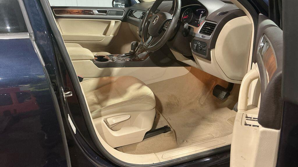 Used Volkswagen Touareg 2011 for sale - 77202773: Photo 8