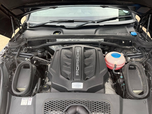 Used Porsche Macan 2018 for sale - 74336655: Photo 32