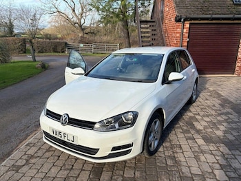 Used Volkswagen Golf 2015 for sale - 77280000: Photo