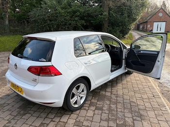 Used Volkswagen Golf 2015 for sale - 77280000: Photo