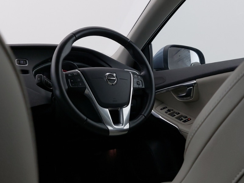 Used Volvo V40 2016 for sale - 76885419: Photo 10