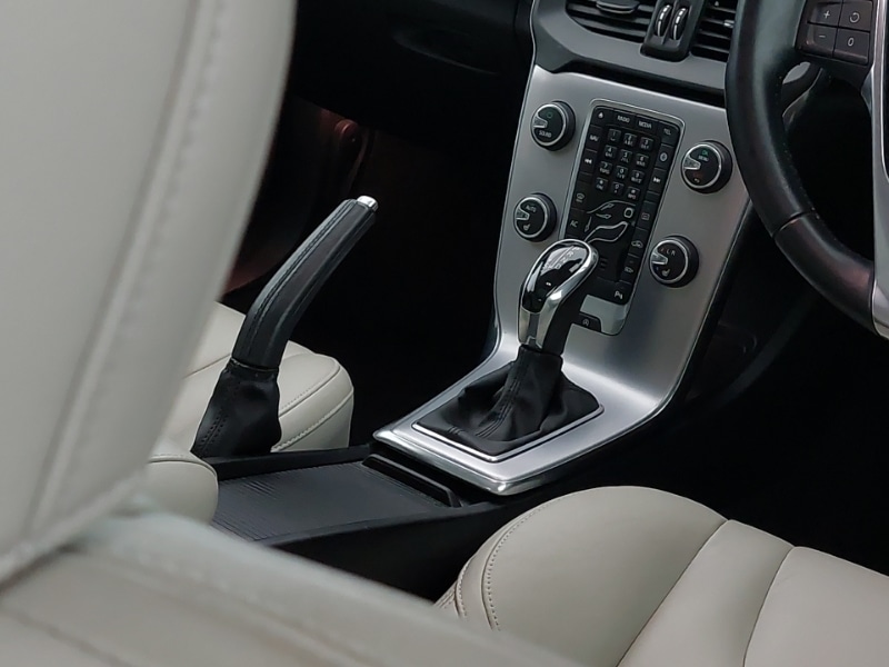 Used Volvo V40 2016 for sale - 76885419: Photo 11